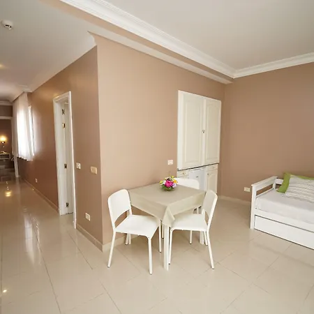 Rf Astoria - Adults Only מלון 3*